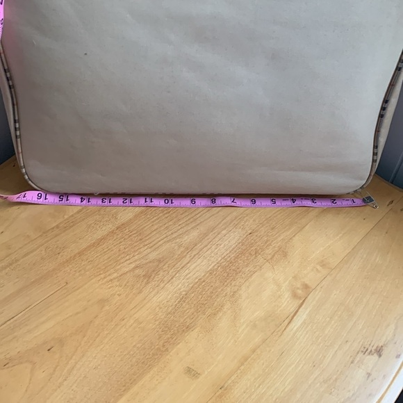 Burberry's Double Handle Large Beige Tote Shadow Horse Haymarket Check Trim GUC - Picture 5 of 13